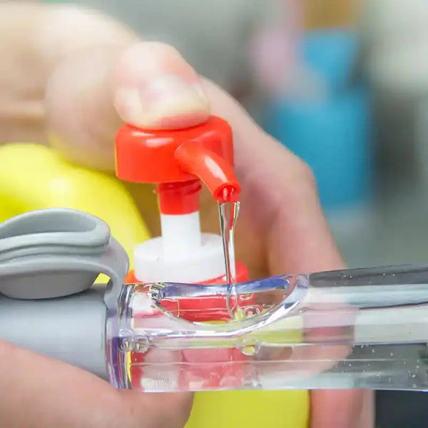 Cepillo con Dispensador para Limpieza 2 en 1